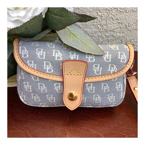 Dooney & Bourke Wristlet - Picture 3 of 8